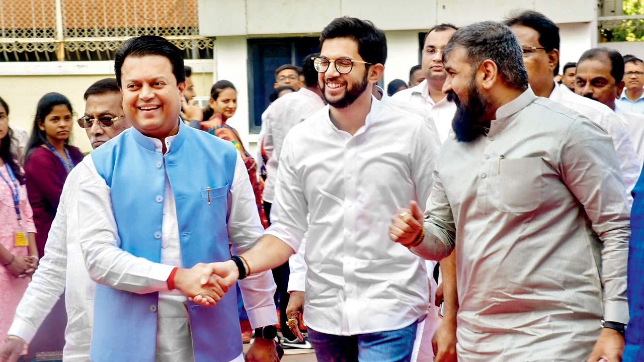 (left) Shiv Sena (UBT) leader Aaditya Thackeray (centre) arrives during the special session of Maharashtra Assembly on Sunday