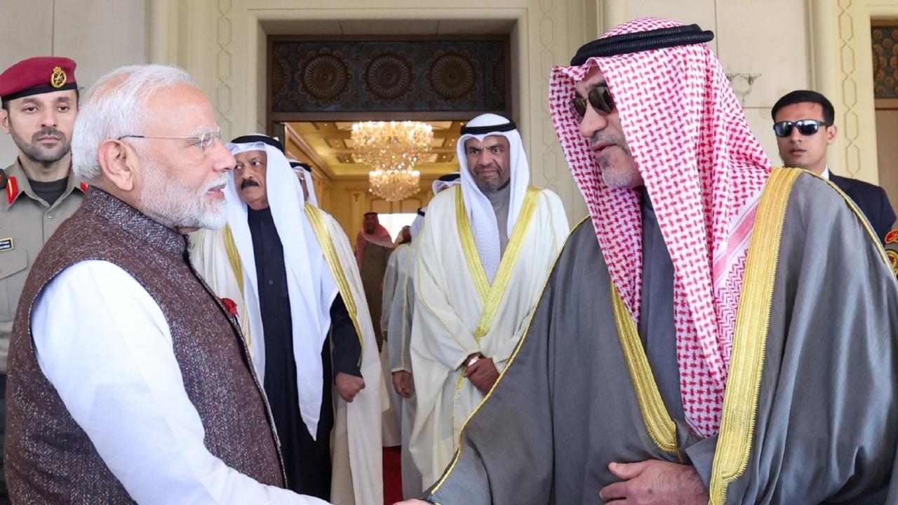 On his arrival, Modi was warmly received by Sheikh Fahad Yousef Saud Al-Sabah First Deputy Prime Minister, Minister of Defence & Interior of Kuwait