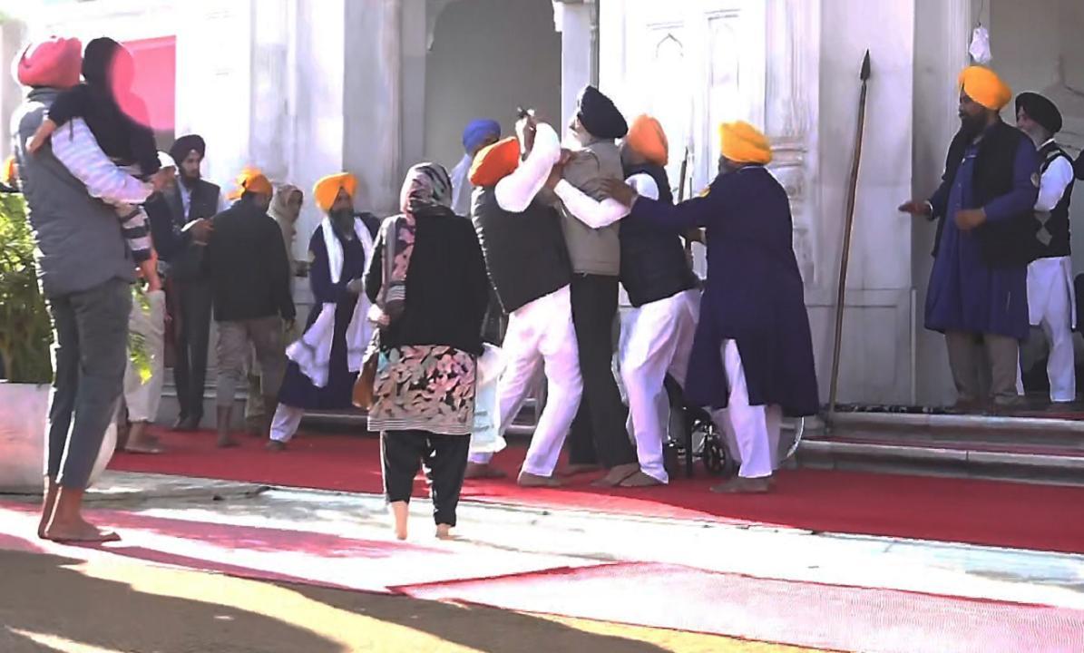 Man tries to shoot SAD leader Sukhbir Badal outside Golden Temple in Punjab