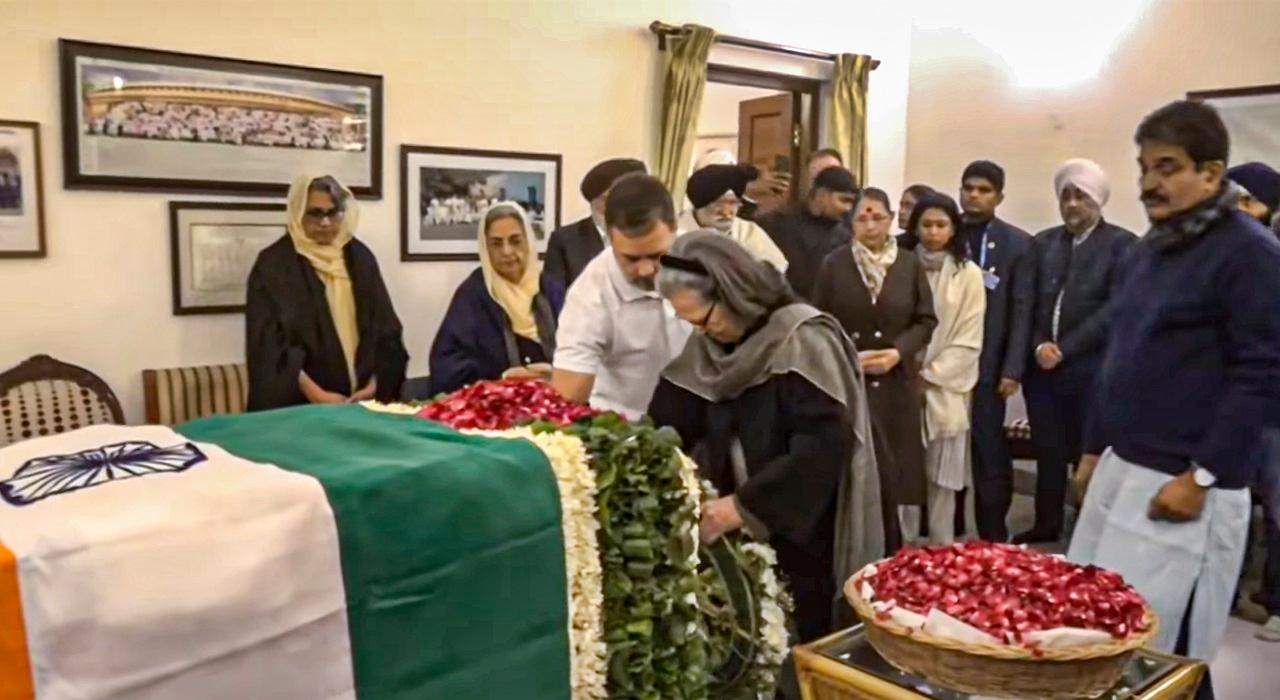 Several leaders and personalities have paid their tribute to the former PM Manmohan Singh