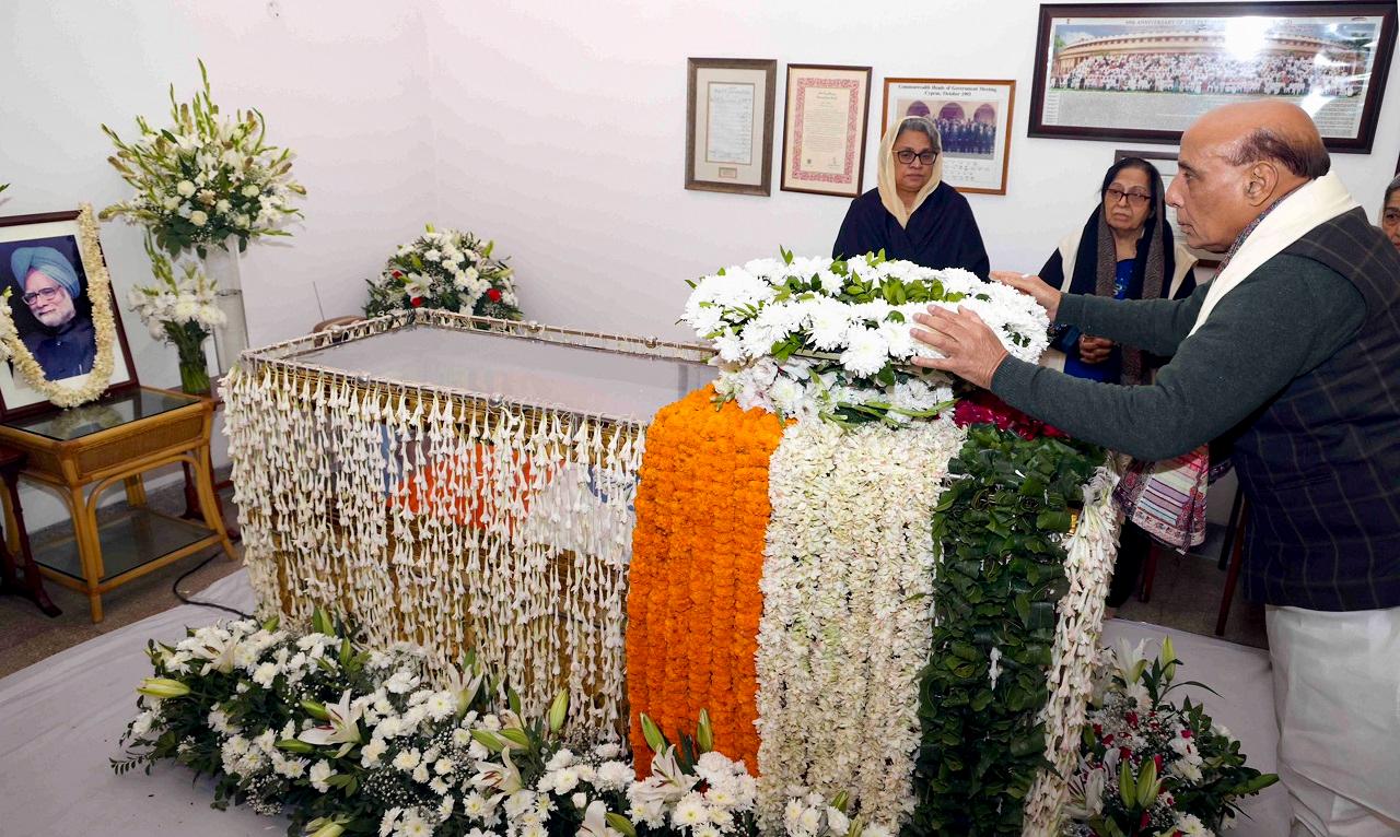 Defence Minister Rajnath Singh paid his last respects to former prime minister Manmohan Singh
