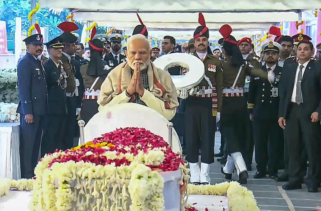 The last rites were performed in the presence of President Droupadi Murmu, Vice President Jagdeep Dhankhar and Prime Minister Narendra Modi, among other top leaders and foreign dignitaries
