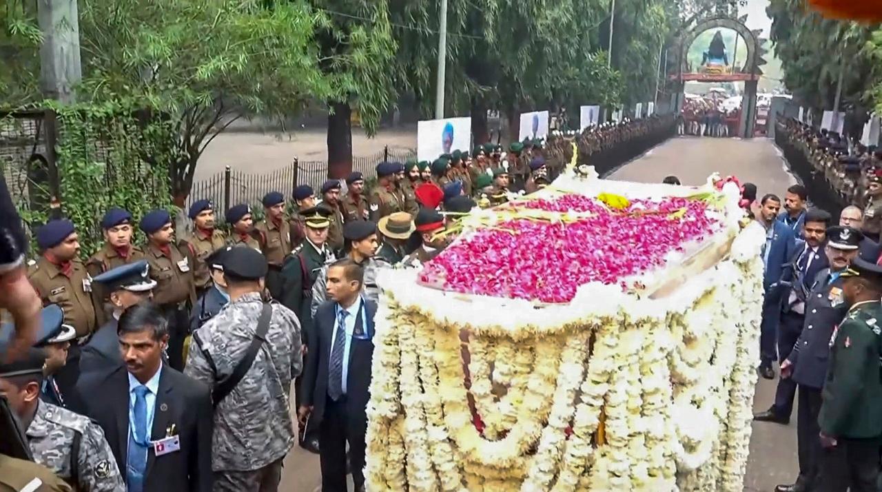 A large number of Congress workers and leaders along with hundreds of Singh's well-wishers walked along as 