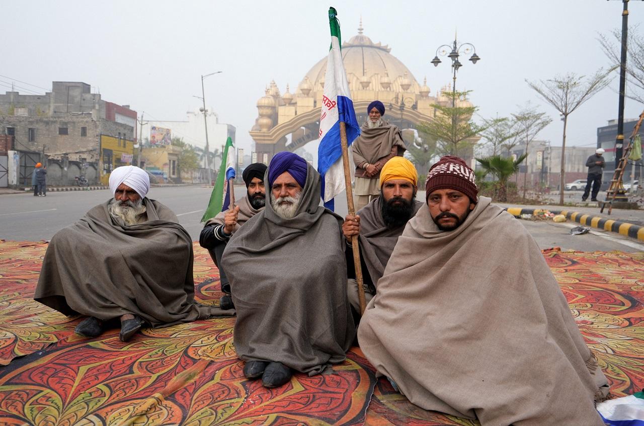 Farmers observed a sit-in at Dhareri Jattan Toll Plaza which affected vehicular movement on the Patiala-Chandigarh National Highway