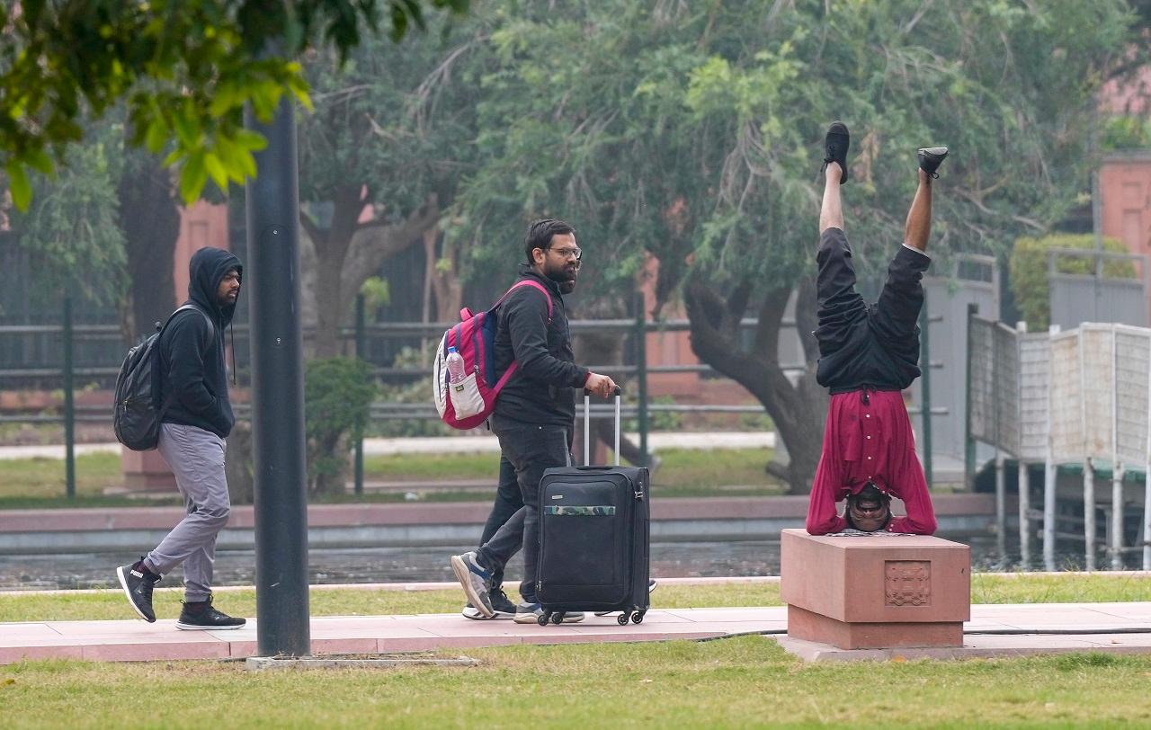 The minimum temperature was recorded at 9.6 degrees Celsius, 2.6 notches above the normal, according to the India Meteorological Department. It was 10.3 degrees C on Monday