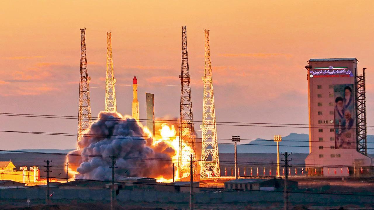 Iran launches domestically designed space tug
