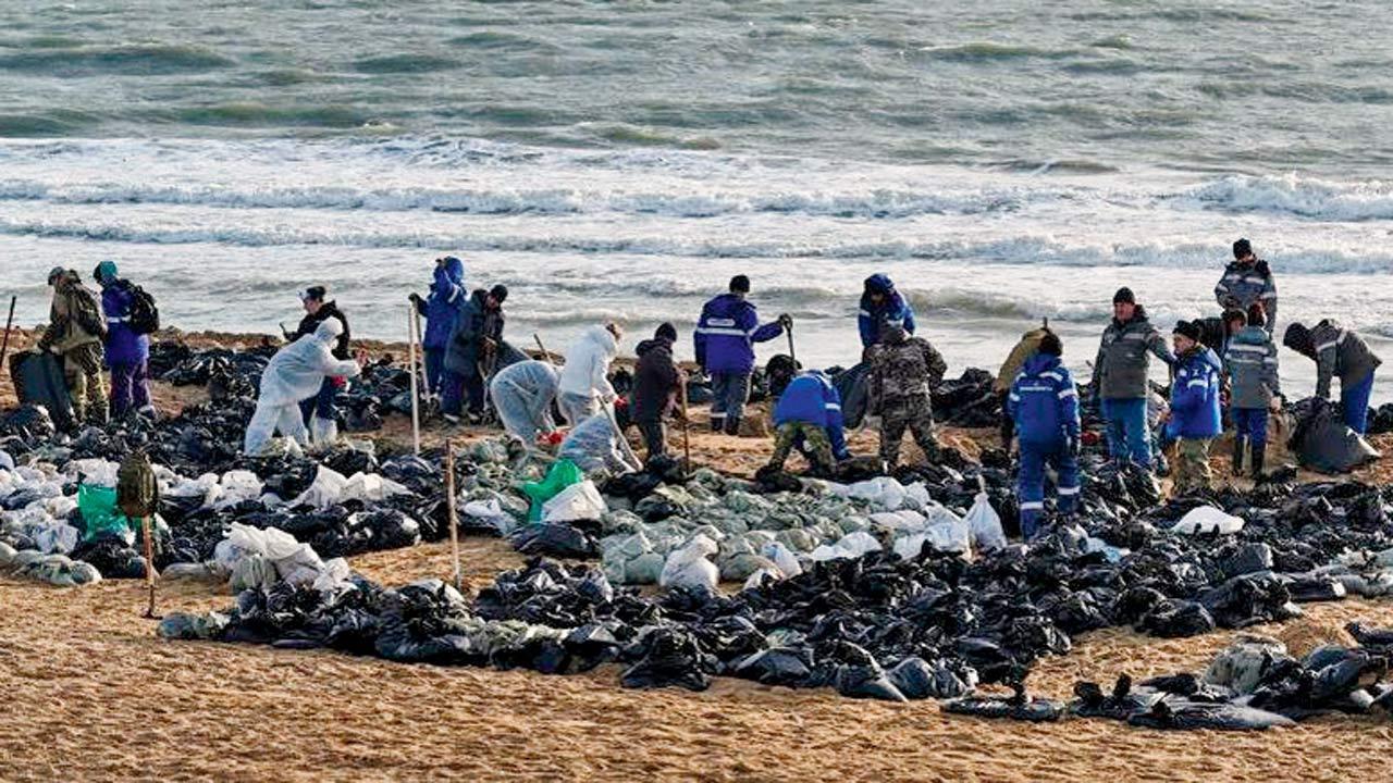 Russia declares emergency over Black Sea oil spill