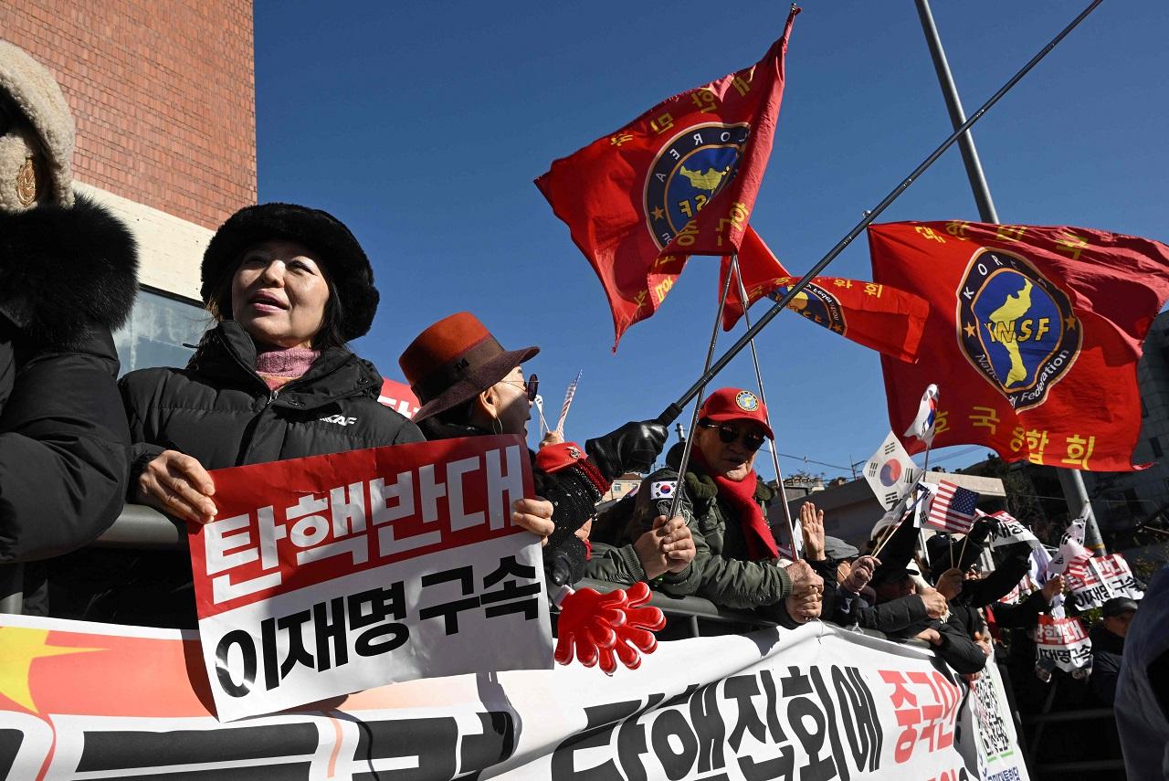 The anti-corruption agency said it has no immediate plans on how to proceed with the warrants