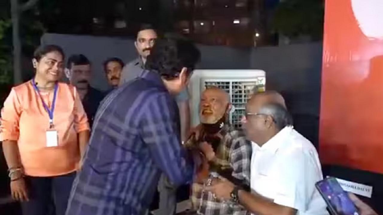 Watch video: Sachin Tendulkar meets childhood reunites Vinod Kambli; netizens say, 'a nostalgic moment'