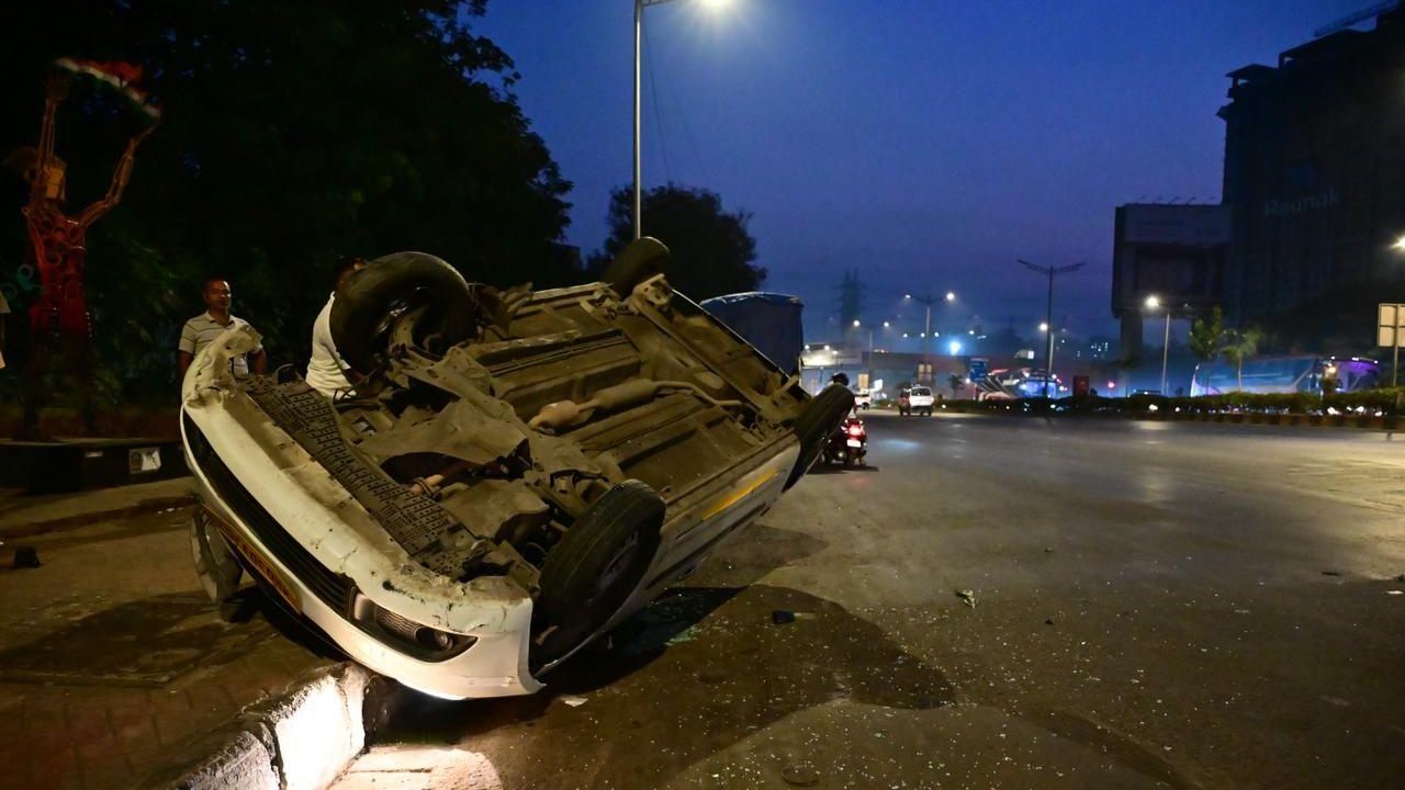 According to the Vile-Parle police station official, the deceased, Sartak Kaushik, a science student at a local college, and BBA student Jalaj Dhir (both 18), were seated in the rear during an outing with their friends.