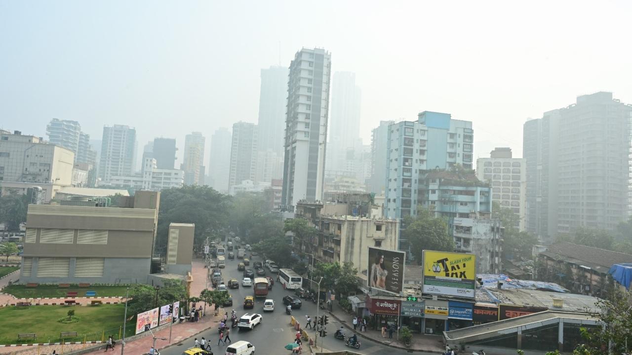 The smog-covered sky in Worli 