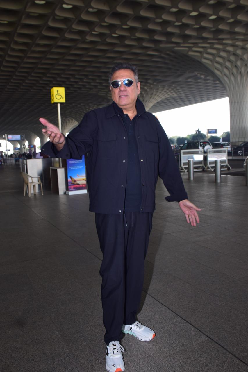 Boney Kapoor poed for the paparazzi as he was spotted at Mumbai airport