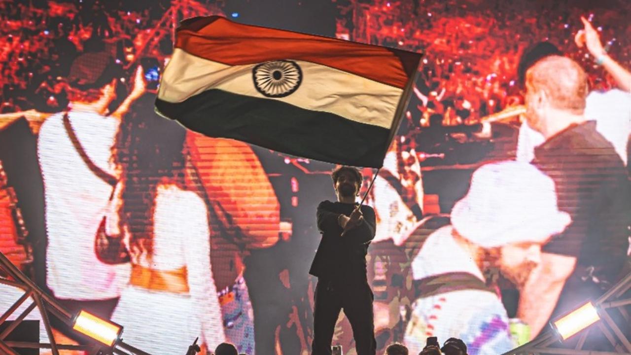 The American DJ's set was an adrenaline-fueled rollercoaster, featuring iconic anthems like ‘Ease My Mind’, ‘Rumble’, as well as a remix of the Bollywood-tinged, ‘Desi Boyz’ soundtrack sending the crowd into an ecstatic frenzy. 