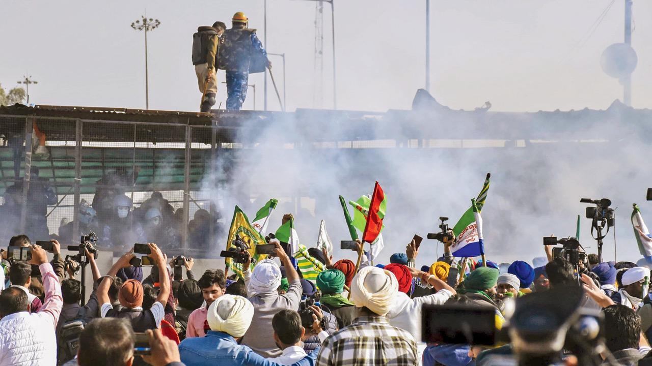 Farmers' protest: Farmers suffer teargas shell injuries, suspend march