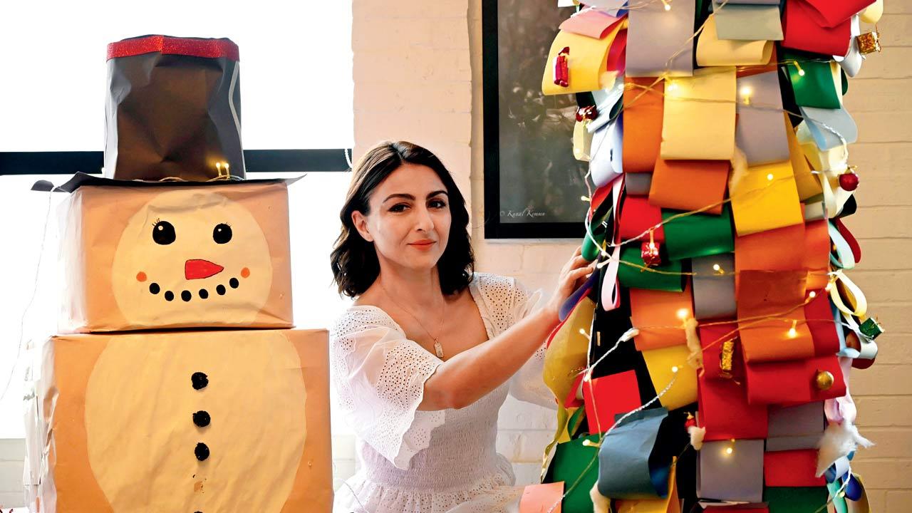 The tree-making workshop is held by art centre Crafty Bugs Atelier, which is run by Chinky Sainani. Afreen Ansari from Crafty Bugs helped the kids made the tree. Pic/Ashish Raje