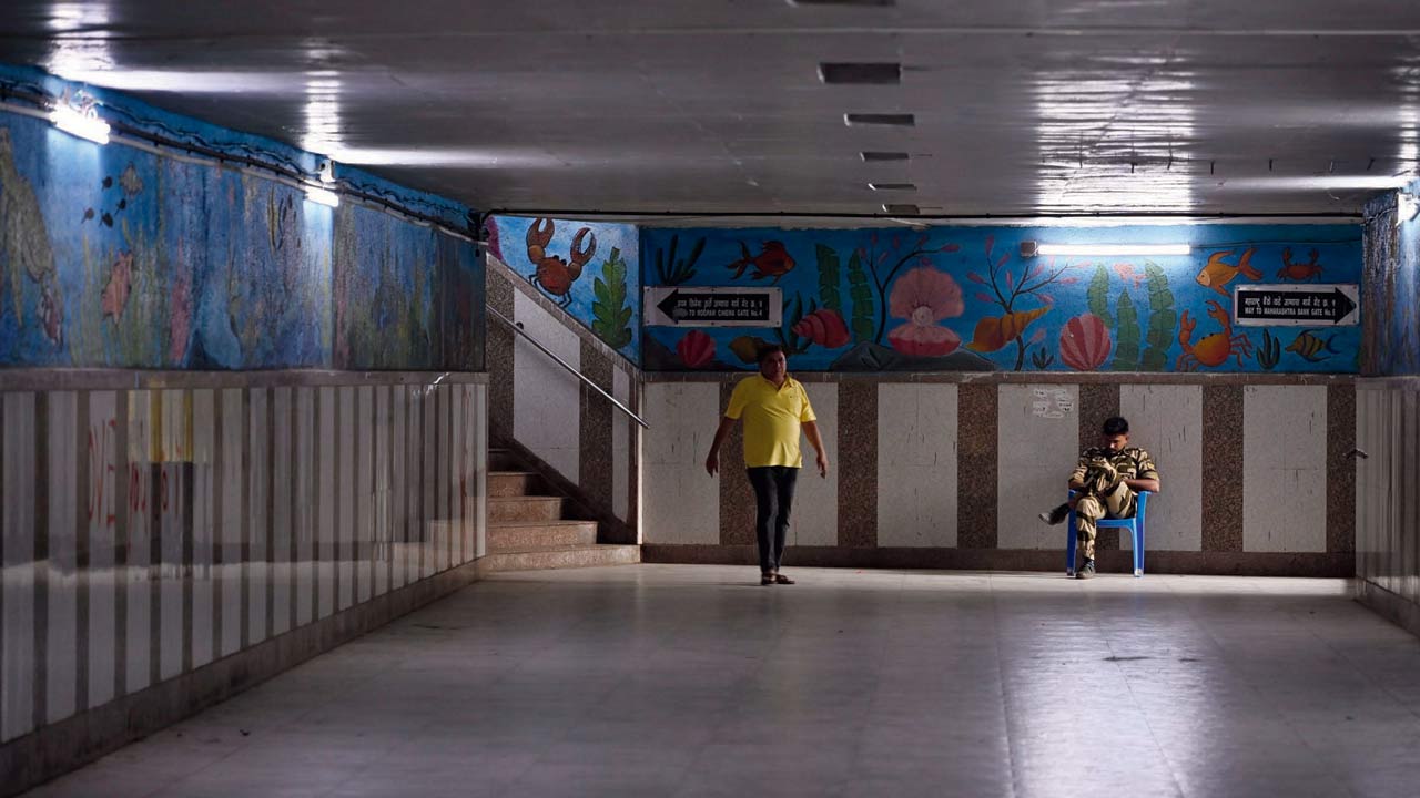 Sion Subway is cleaner but the walls have paan stains. Pic/Ashish Raje