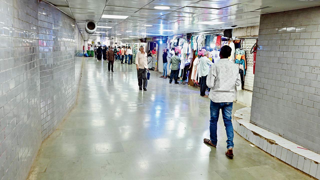 CSMT Subway appeared to be free of hawkers on Monday evening as the BMC had been actively cracking down on them. Pics/Shadab Khan