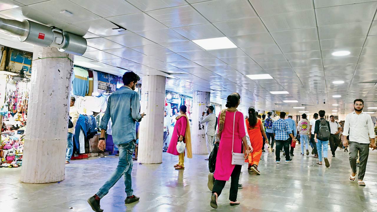 CSMT Subway appeared to be free of hawkers on Monday evening as the BMC had been actively cracking down on them. Pics/Shadab Khan