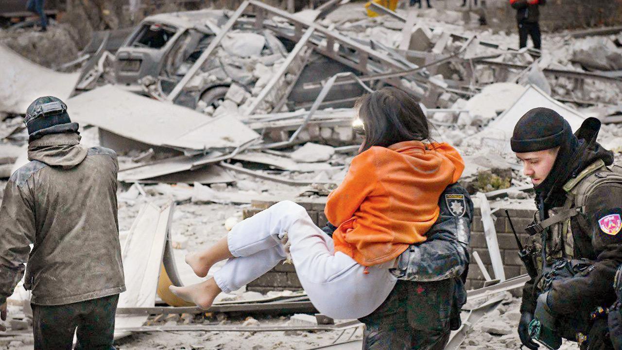 2 Ukrainian women pulled from rubble after 7 hours