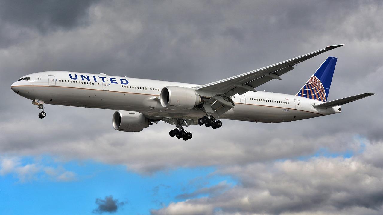 At three is United Airlines from Chicago in United States of America, with 8.04 close behind Qatar with 7.8 for on-time performance, 7.8 for customer opinion and 8.5 for claims processing.
