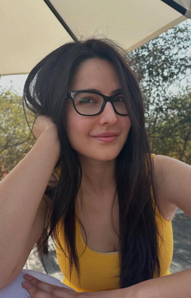 In the pictures, Katrina looked cute as she posed for a selfie in a yellow tank top