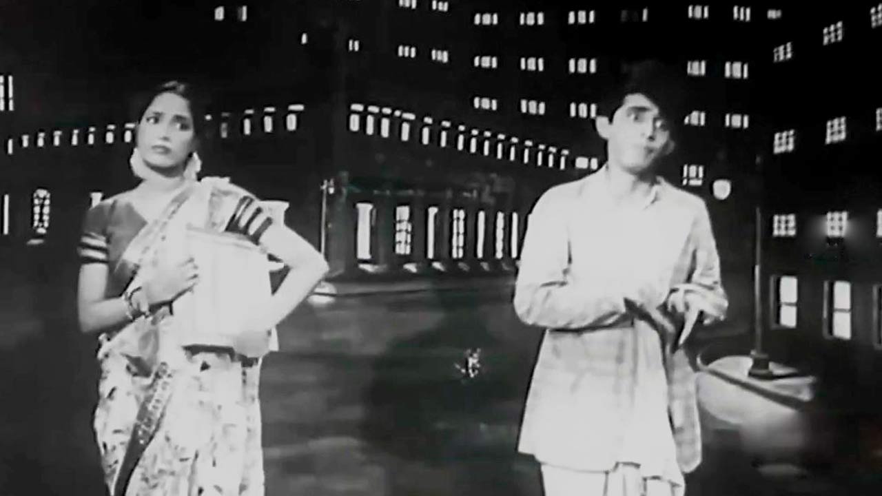 Still from the song, Ame Mumbai na Rahewasi, from the 1949 film, Mangal Fera. The song charmingly presented the life of freedom for the Gujarati immigrant in Bombay in a nuclear family, independent of prying in-laws