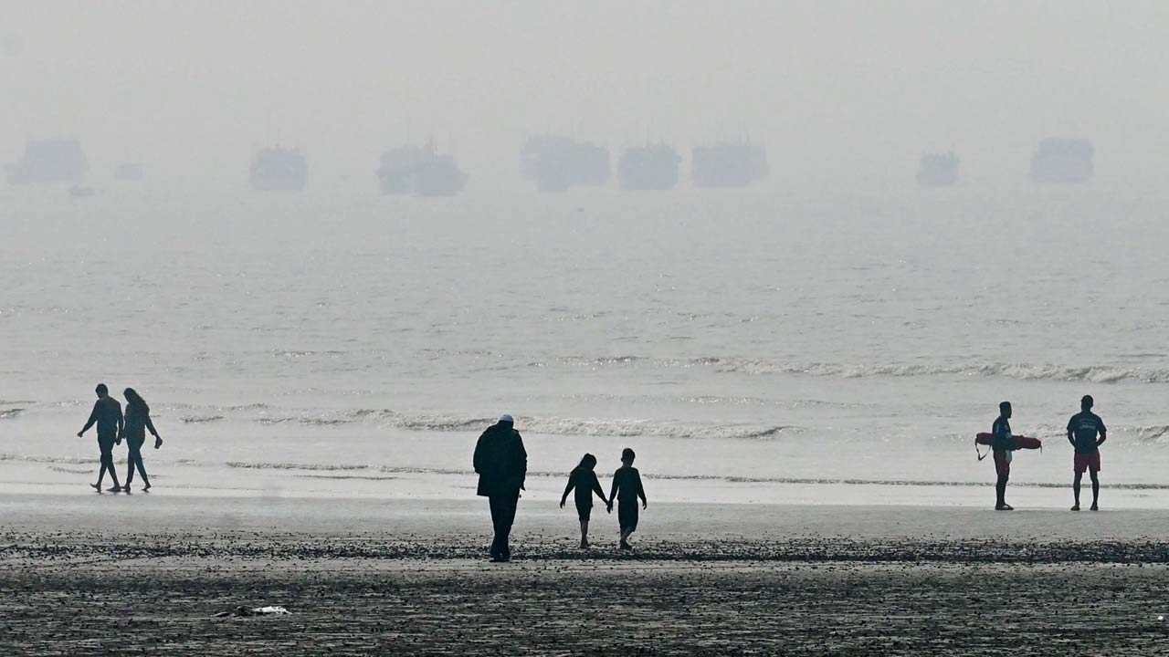 Smog seen at Gorai Beach on Sunday morning. Pic/Nimesh Dave