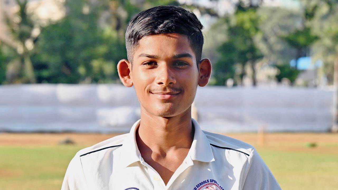 Spinner Zaid Khan shines with sixy show for Dnyandeep