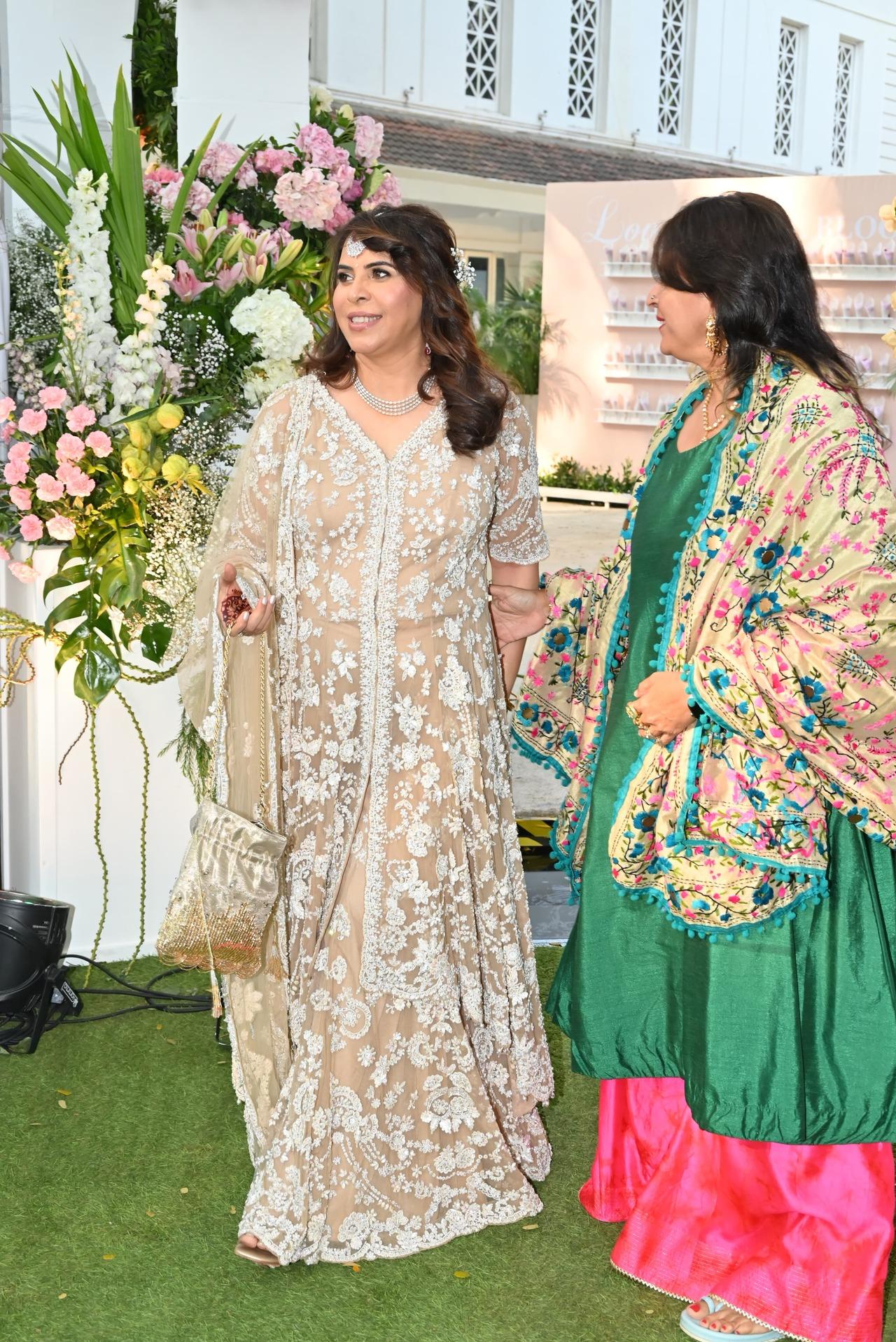 She was all smiles in a beige outfit with white embroidery. 