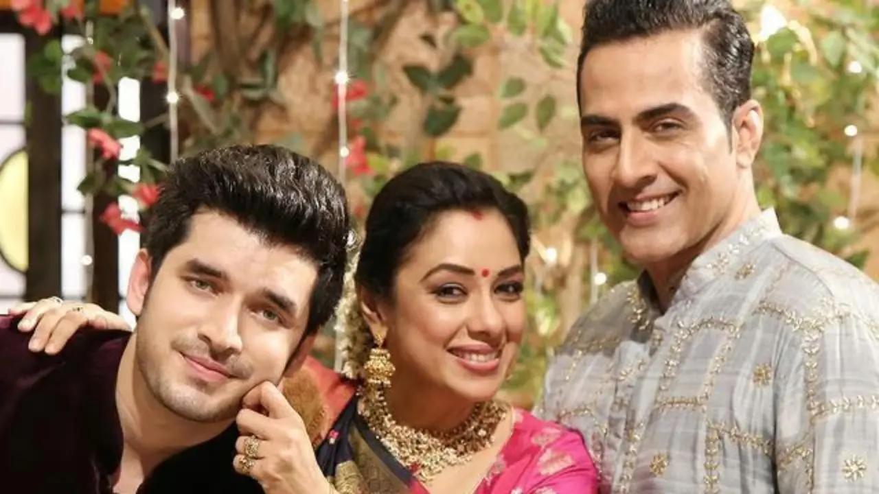 Paras Kalnawat appeared on Chuddy Buddy Season 2 with former Anupamaa co-stars Nidhi Shah and Sudhanshu Pandey, making shocking claims against lead actress Rupali Ganguly. While no names were directly mentioned, hints were made that Rupali played a role in their departures.