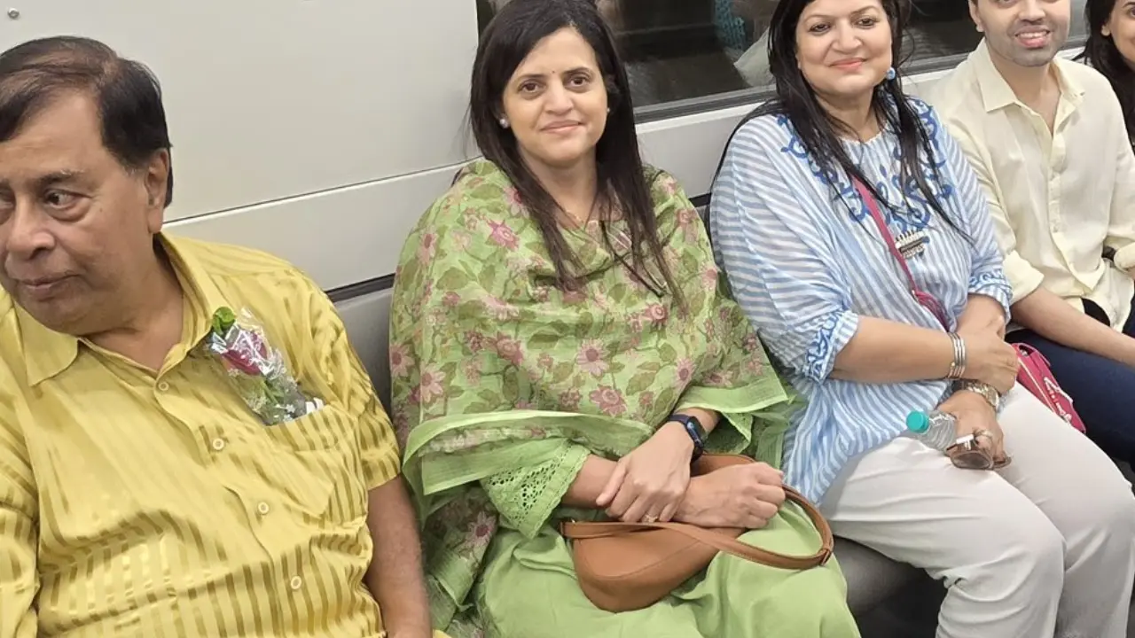 Under her leadership the Mumbai Metro Rail Corporation (MMRC) signed a 15-year license agreement with Microscan Infocommtech Pvt. Ltd to establish an exclusive Optic Fibre Cable (OFC) network along the Metro Line 3 route