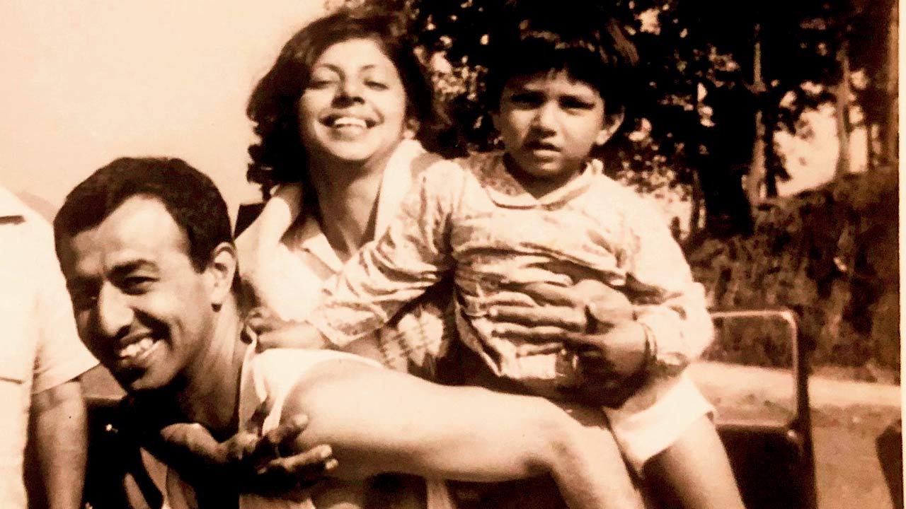 Astad shares a lighthearted moment with sisters Kamal (centre) and Gulshan (right). Pics Courtesy/Deboo Family