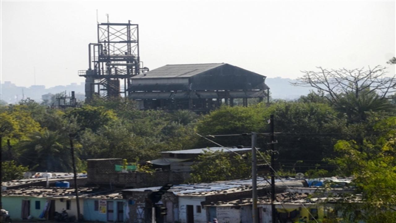 The abandoned Union Carbide factory remains a toxic site, with hazardous chemicals still contaminating the soil and water around it, causing ongoing health risks for residents.