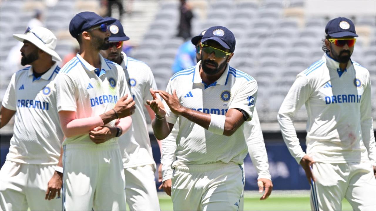 'Nahi ho raha...': Jasprit Bumrah's frustration with lack of swing caught on stump mic; WATCH