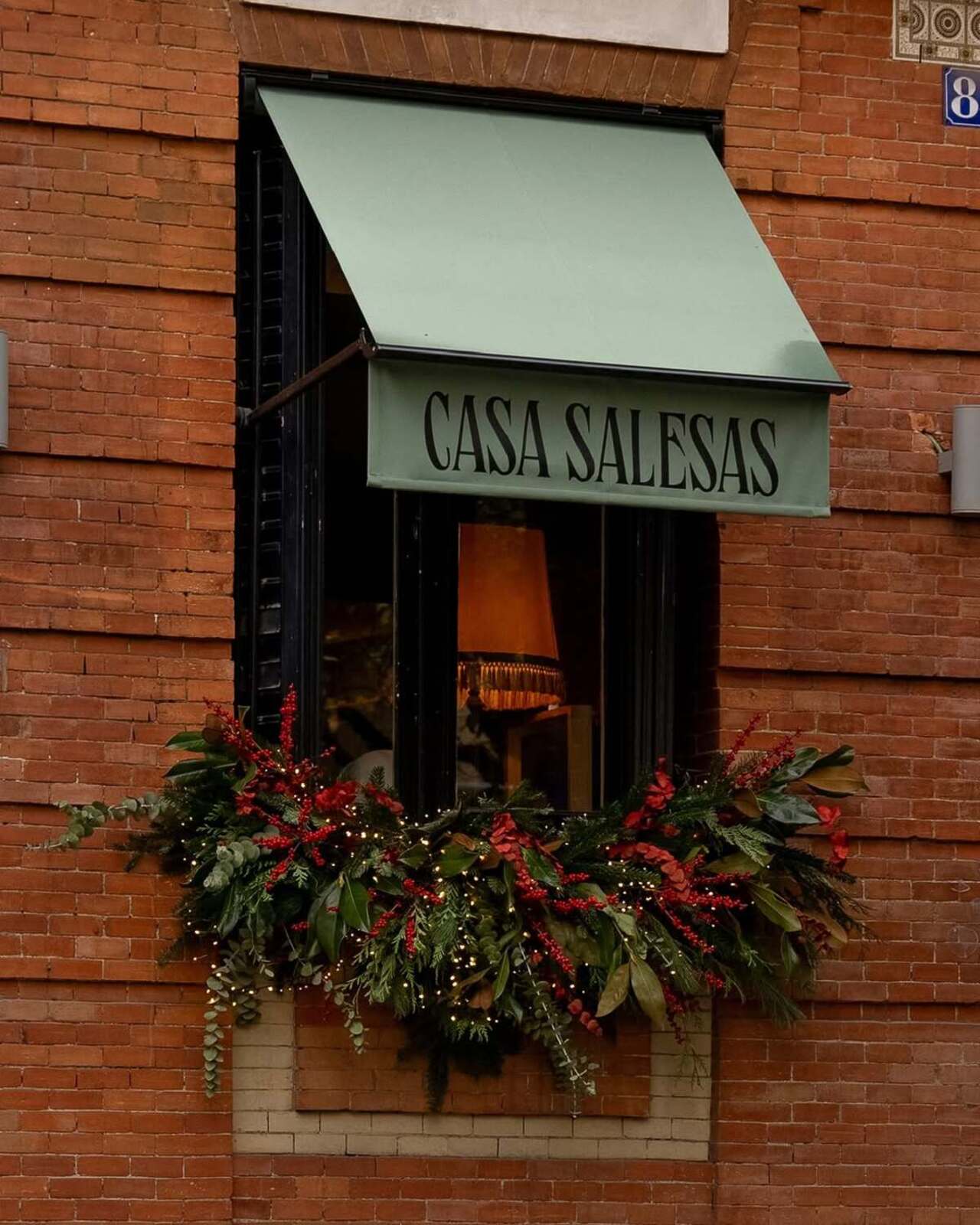 Esha Gupta's restaurant Casa Saleas serves breakfast, lunch, dinner, and cocktails, set to the backdrop of the best music. It is open every day all day long from 10 AM to 2 AM. The restaurant closes at 1 AM from Sunday to Wednesday. Currently, it is decorated with Christmas and New Year decor.