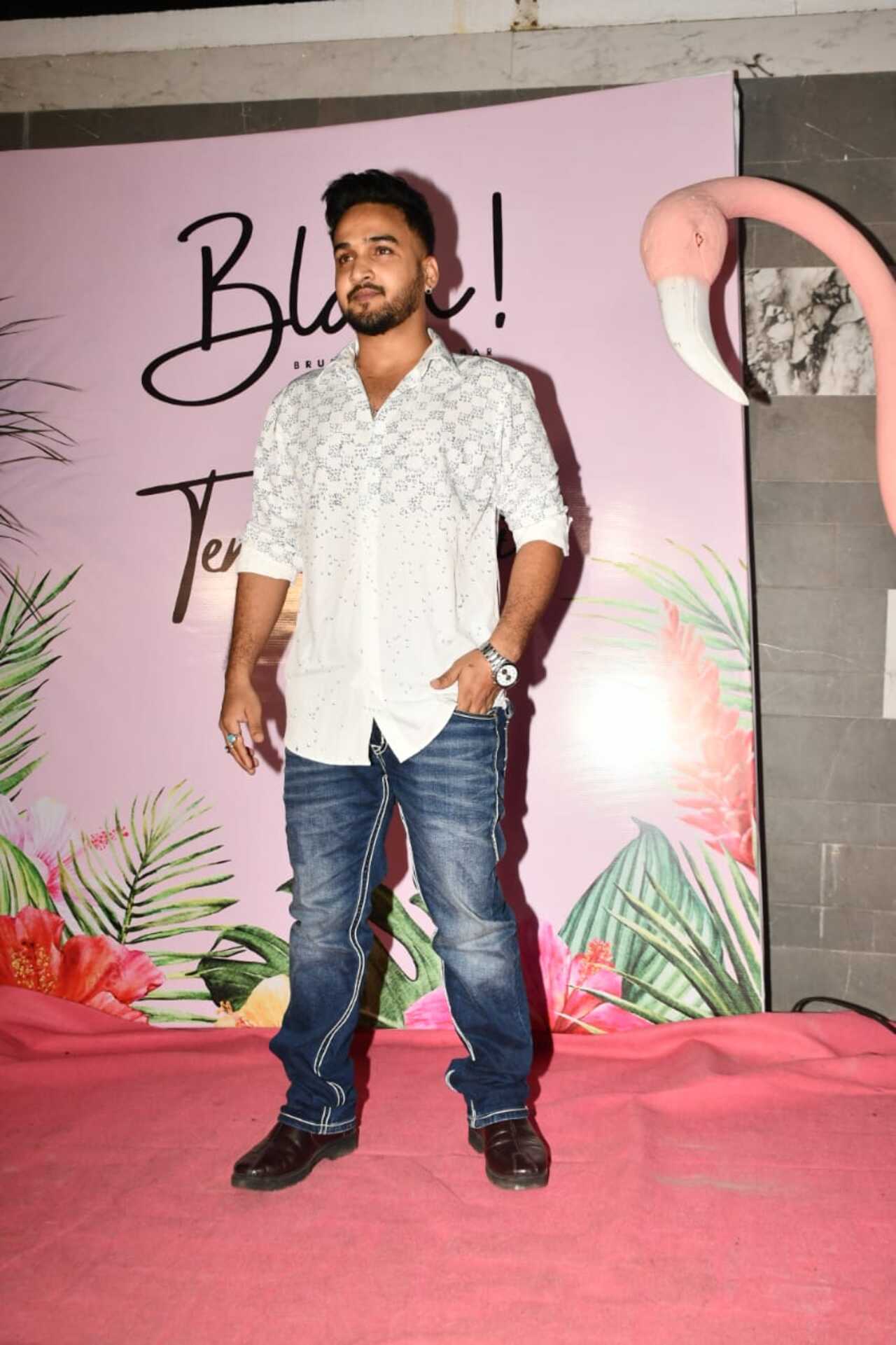 Faisal Khan arrived for the party in a simple look