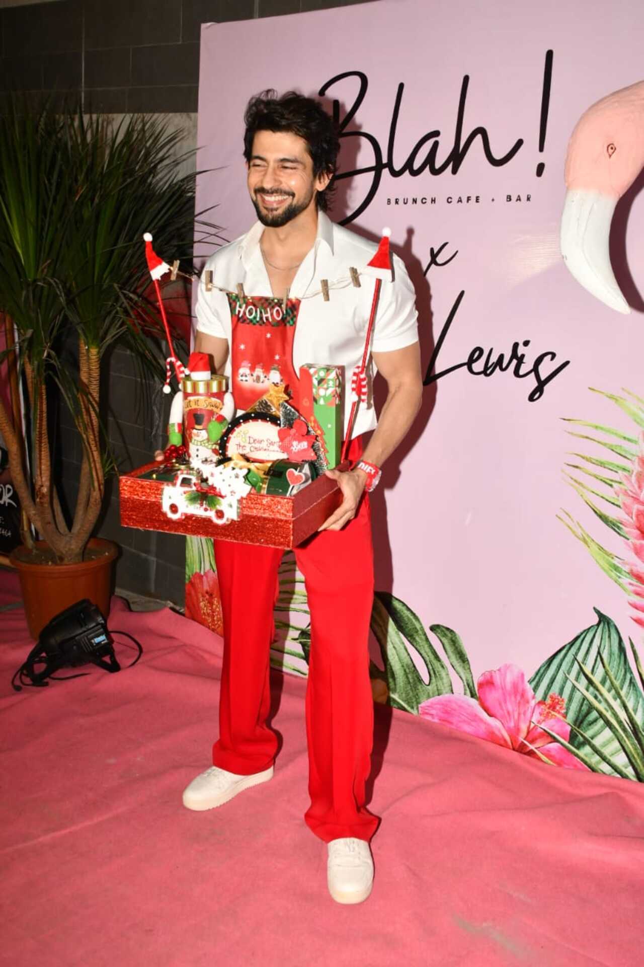 Hussain Kuwajerwala looked young as ever as he arrived for the party with goodies