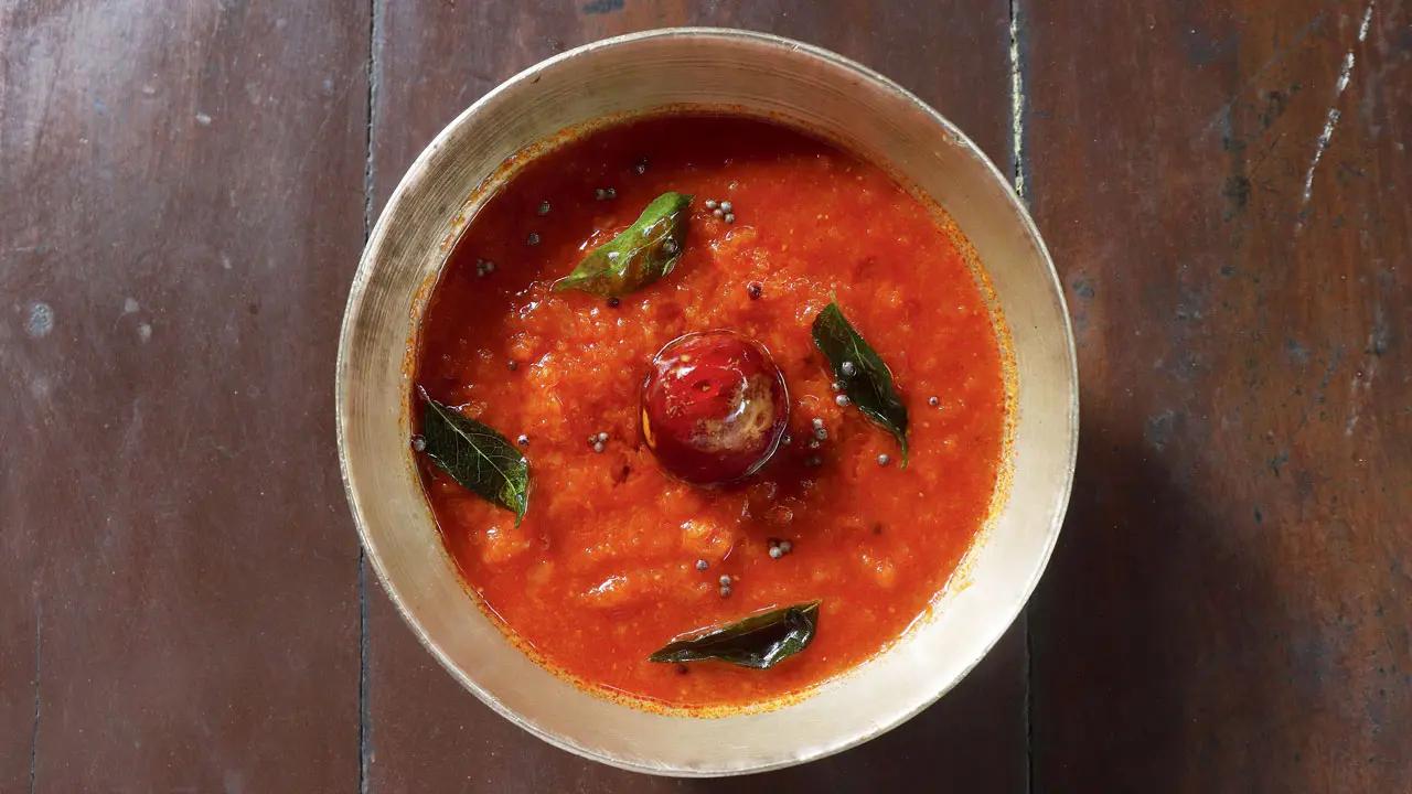 Chutney: These fresh homemade side dishes or dips are made from a variety of ingredients, including coconut, peanuts, tomatoes, onions, and sometimes fruits like mango or tamarind. They are delicately seasoned with a variety of spices to give a spicy, tangy, or even sweet taste