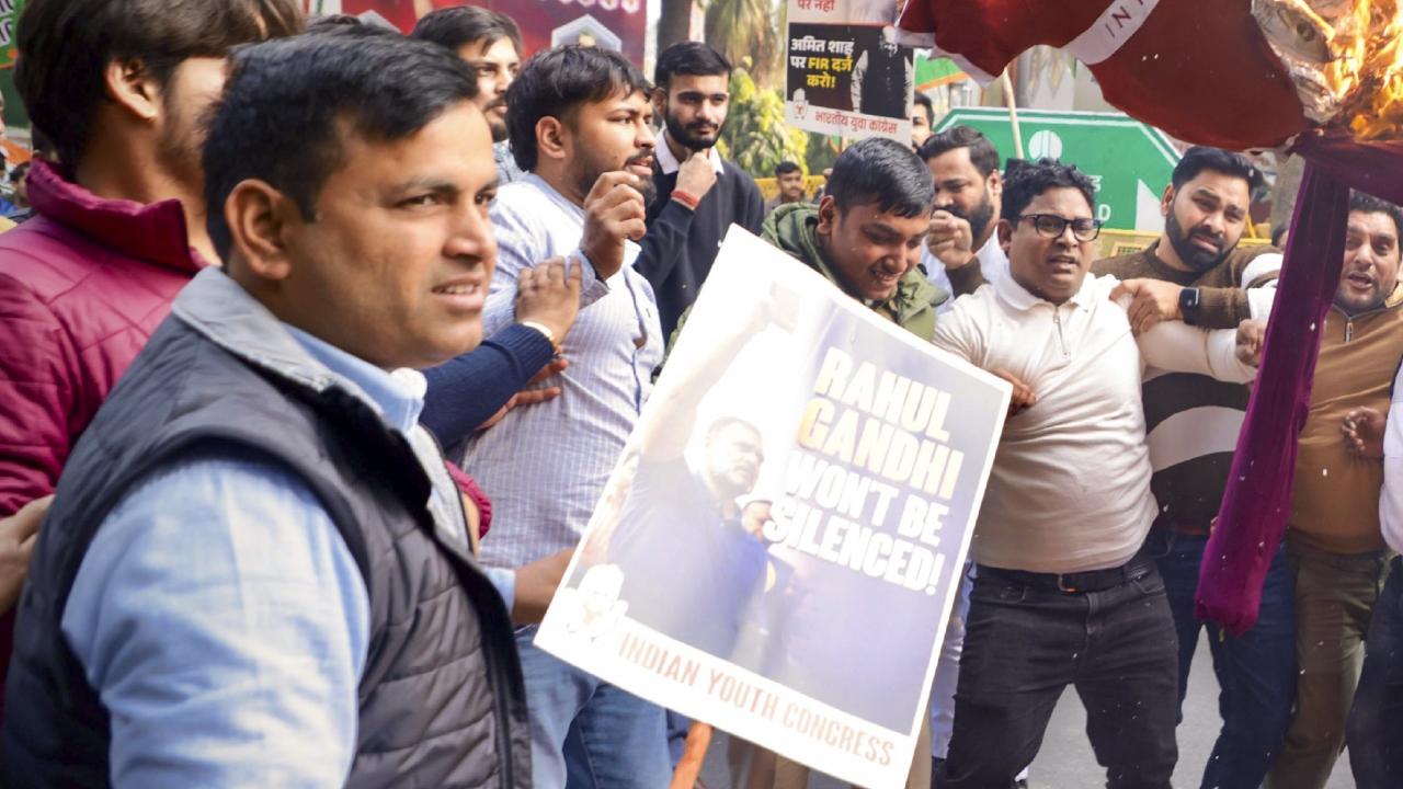 Several Youth Congress workers joined the protest under the leadership of Delhi Youth Congress president Akshay Lakra