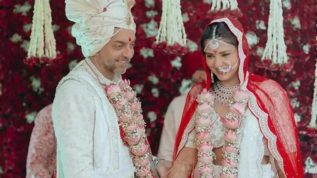 Dalljiet Kaur, who married Kenya-based businessman Nikhil Patel last year and moved to Kenya with her son Jaydon, made headlines throughout the year for all the wrong reasons. While Nikhil denied being married to Dalljiet, the actress accused him of two-timing her.