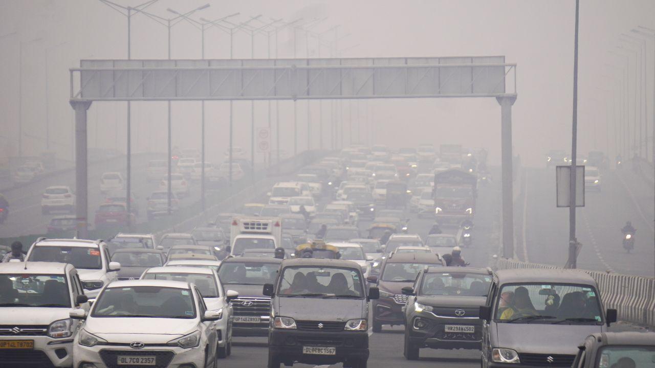 IN PHOTOS: New Delhi shivers as mercury drops