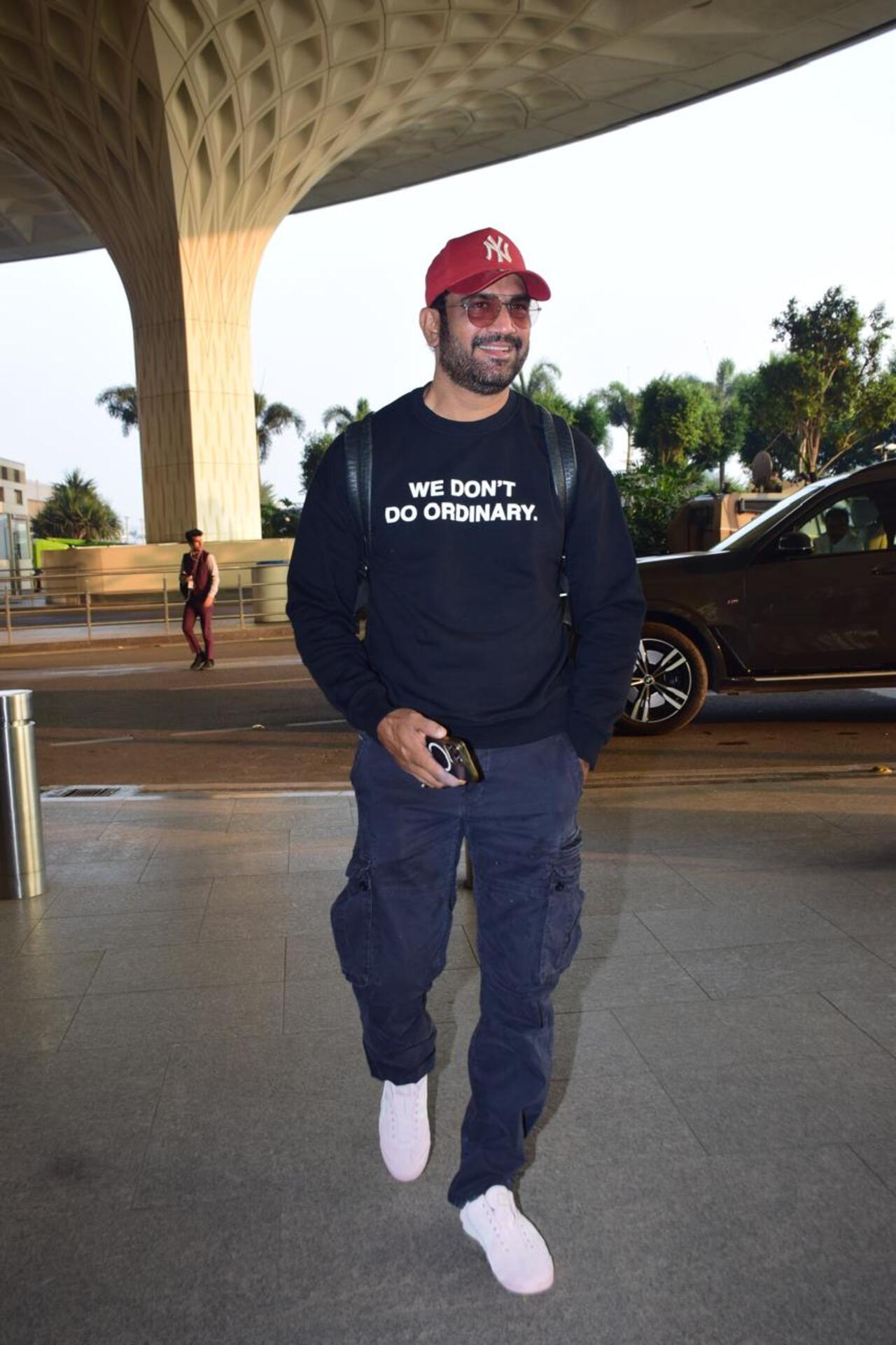 Sharad Kelkar was spotted at the airport in a casual look.