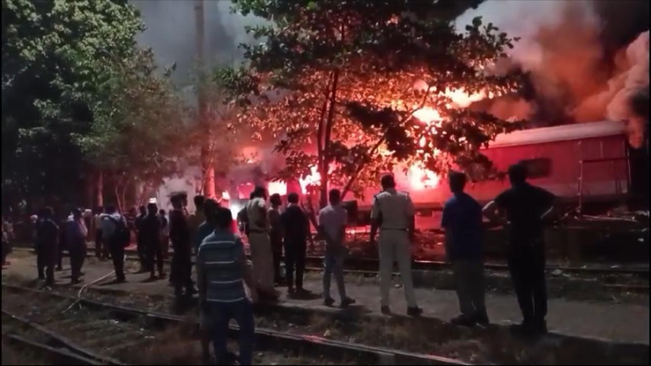 Fire breaks out at shunting coach of train in Lower Parel, no injuries reported