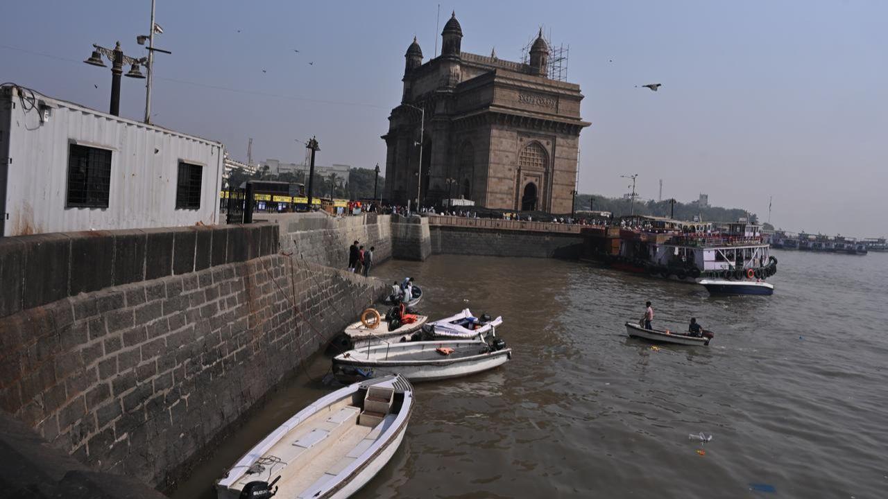 IN PHOTOS: Mumbaikars visit Gateway of India a day after Elephanta boat tragedy