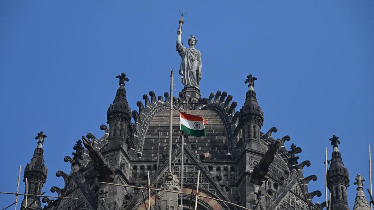 The national flag flies at half mast at Mumbai's Chhatrapati Shivaji maharaj terminus as the nation mourns the death of former prime minister Manmohan Singh. (Pic/Atul Kamble)