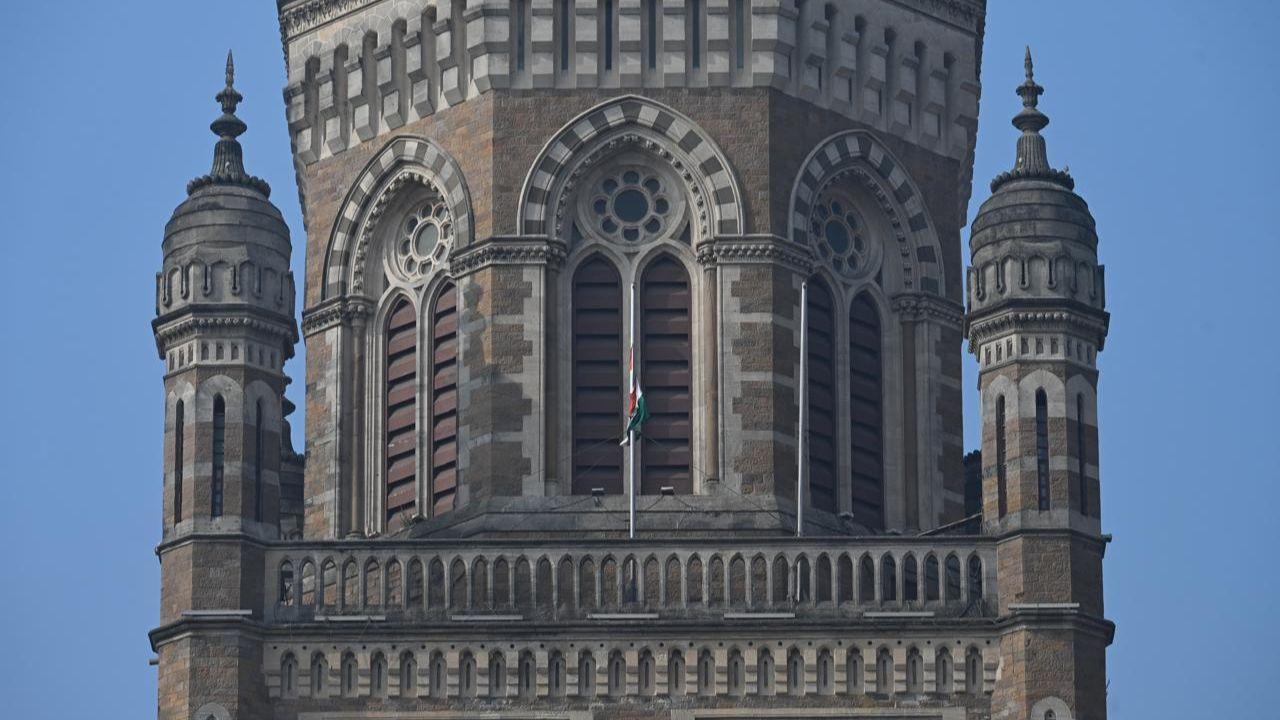 Indian national flag at half mast at BMC headquarters in Mumbai on Friday. (Pic/Atul Kamble)