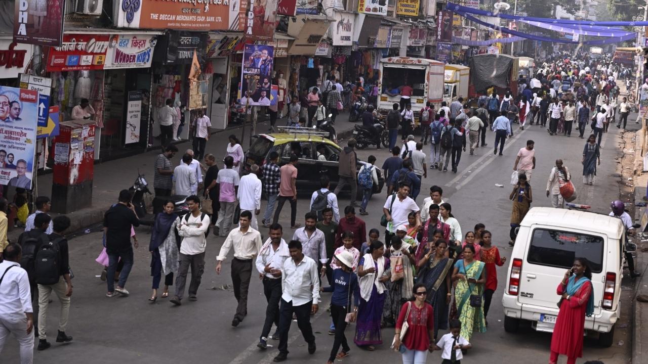 Brihanmumbai Electric Supply and Transport (BEST) also announced that it will operate additional special buses every 15-20 minutes from Dadar Railway Station to Chaityabhoomi