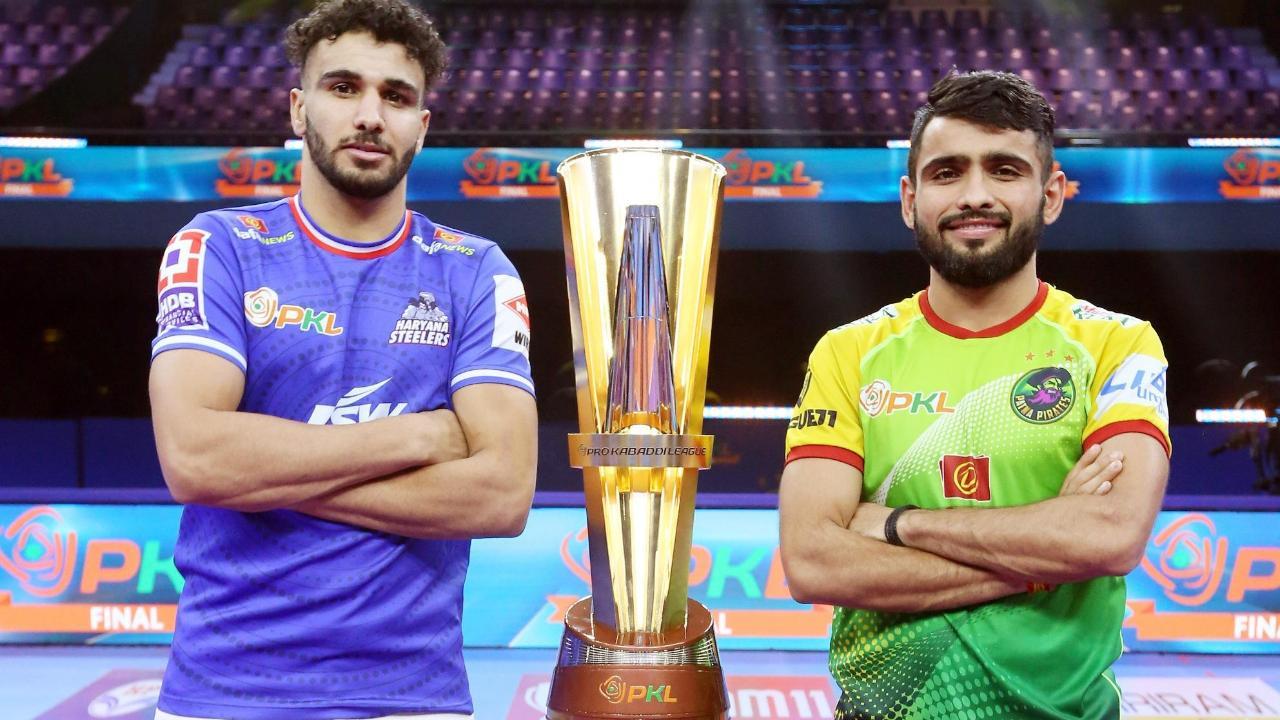 Raiders and defenders collide as Haryana Steelers take on Patna Pirates in PKL final