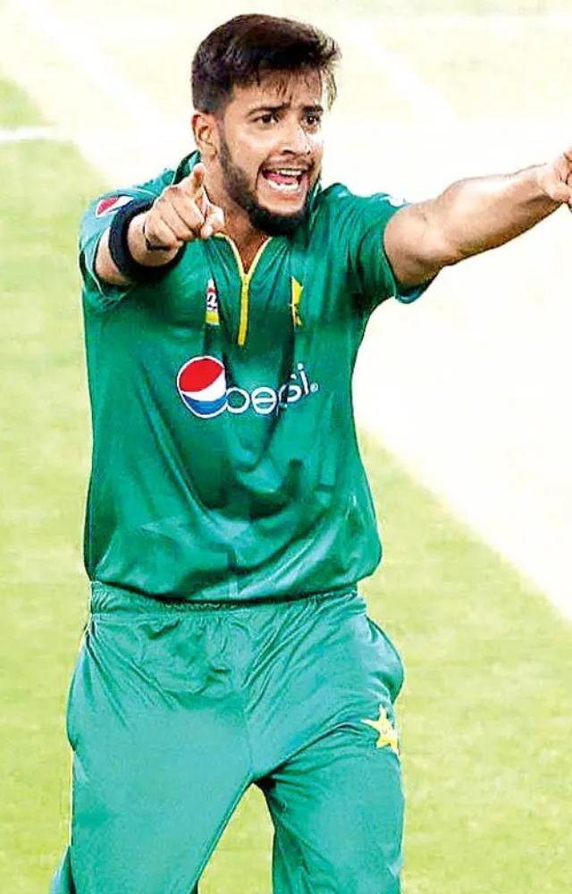Imad Wasim retires from intel. cricket