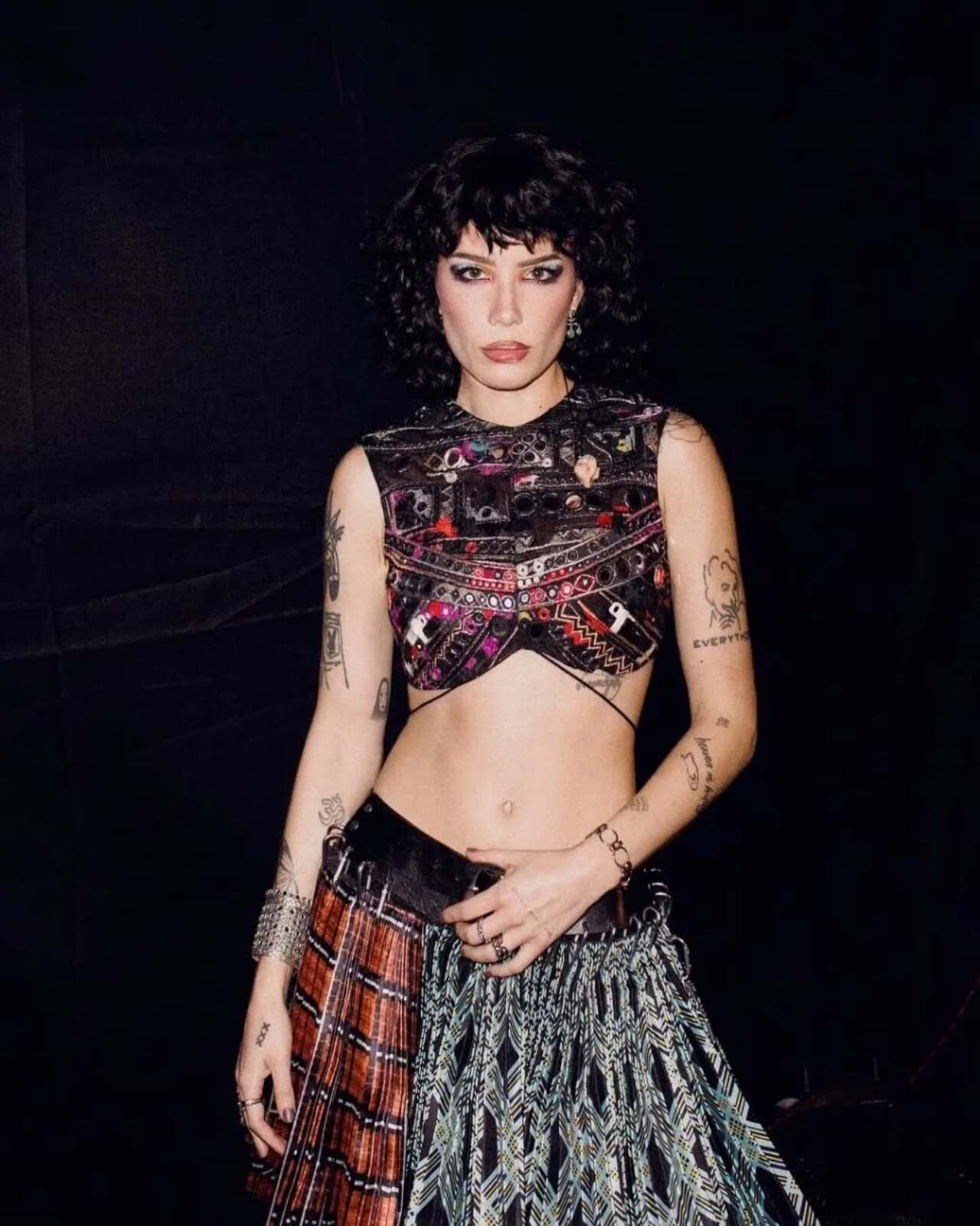 Pink halsey. Холзи рак и волчанка. Halsey певица. Холзи. Холзи.